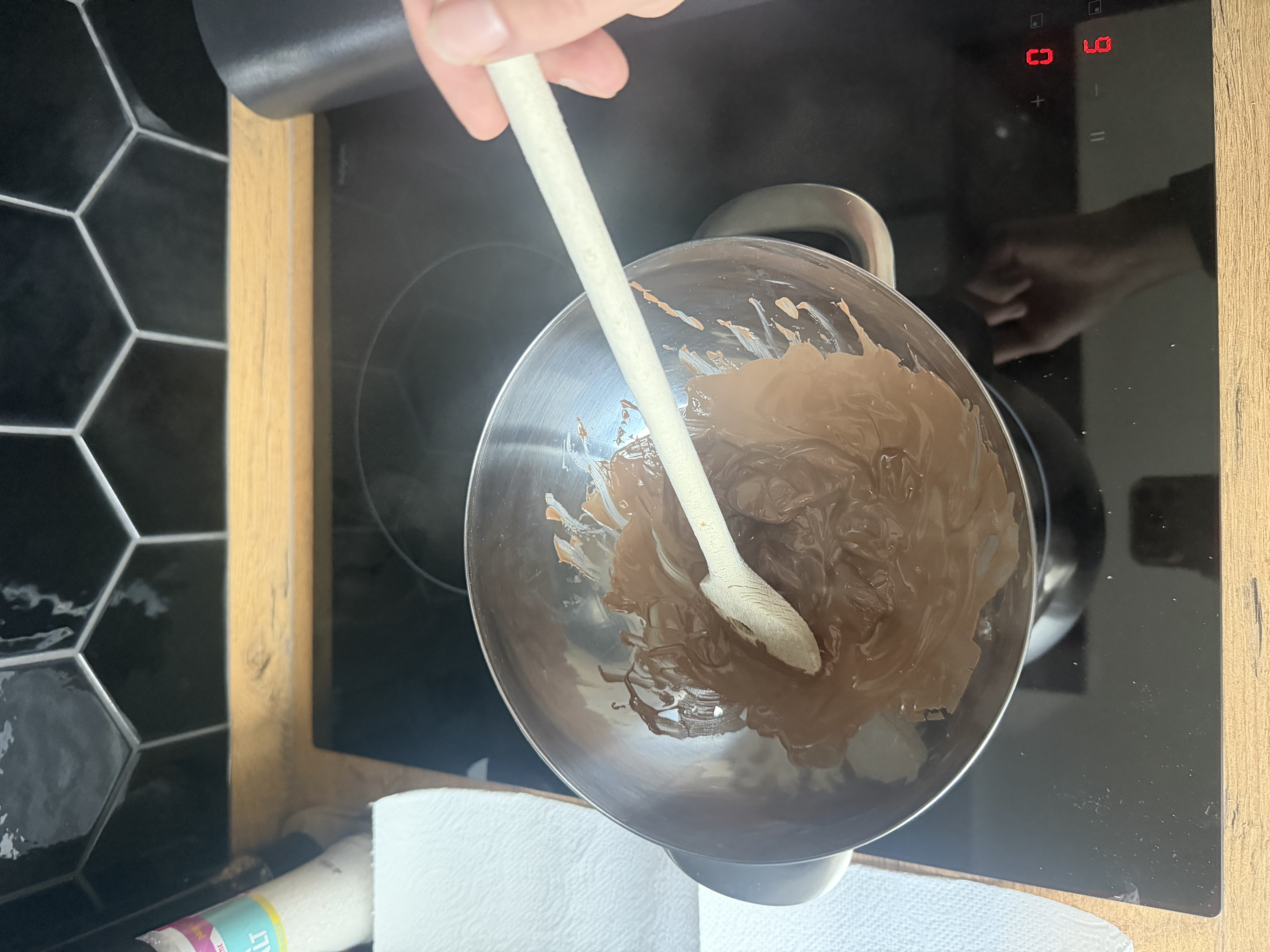 pan met gesmolten chocola