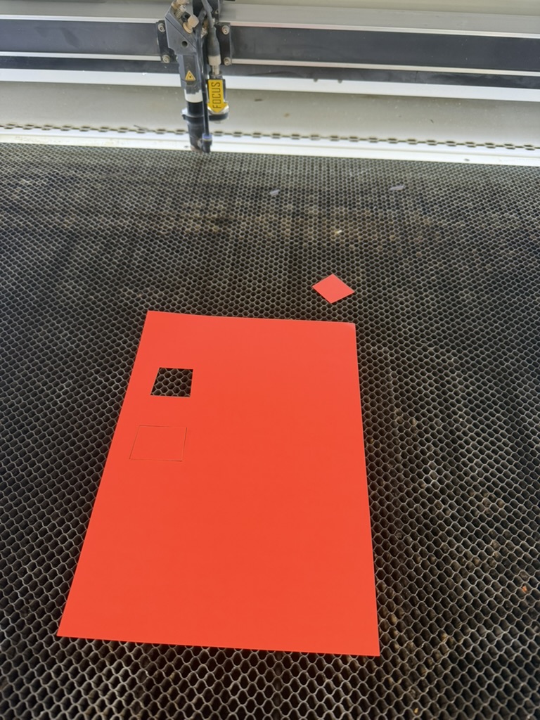 papier wordt gesneden